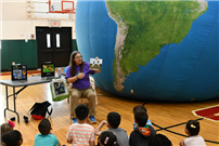 Many People in front of the earth balloon thumbnail265935